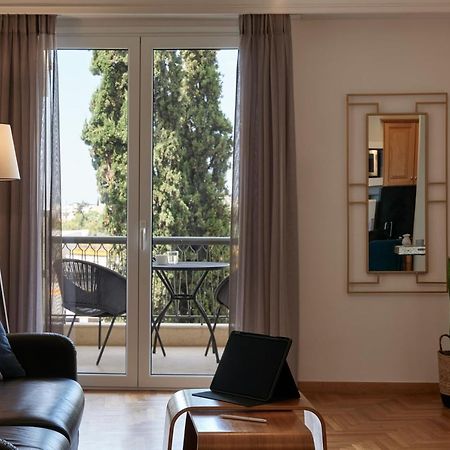 Chic One Bd Apartment With Hilton View Athena Bagian luar foto