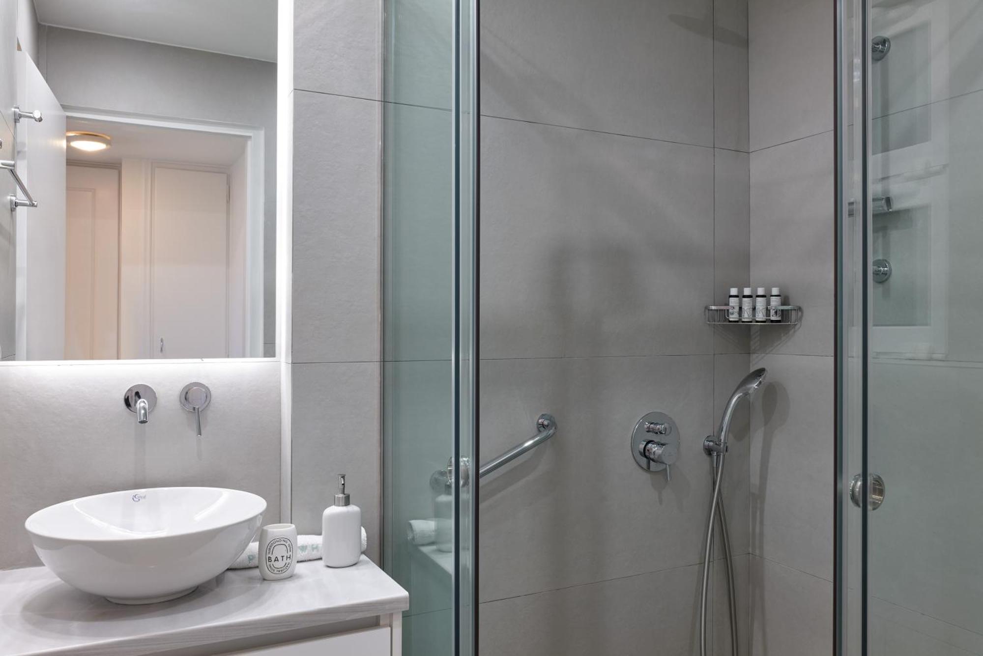 Chic One Bd Apartment With Hilton View Athena Bagian luar foto